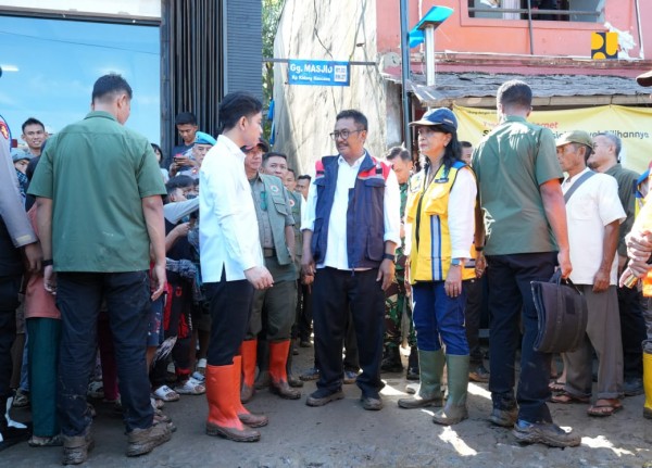 Wapres Gibran Saat Meninjau penanganan pascabencana banjir dan longsor di Sukabumi, Jawa Barat